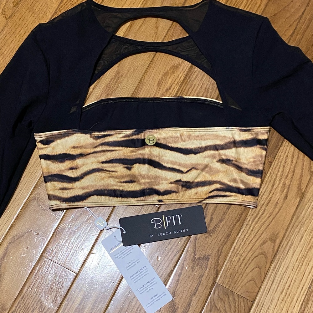 Beach Bunny Black and Tiger Print Crop Top size Small Athletic Top